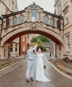 Bride and Groom under the Bridge of Sighs Oxfordshire Wedding