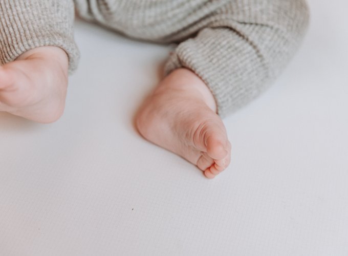 Baby feet portrait newborn photographer photography hertfordshire